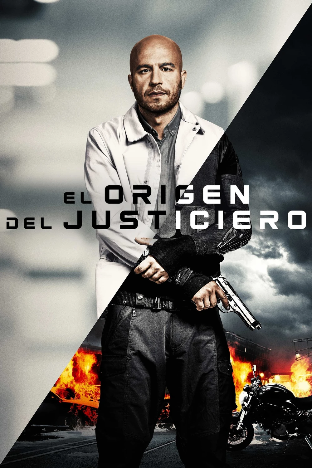 Cartel español de El origen del justiciero: Dar Salim, con camisa blanca y una pistola, partido en diagonal con su propia figura vestida de negro ante una moto y un coche en llamas