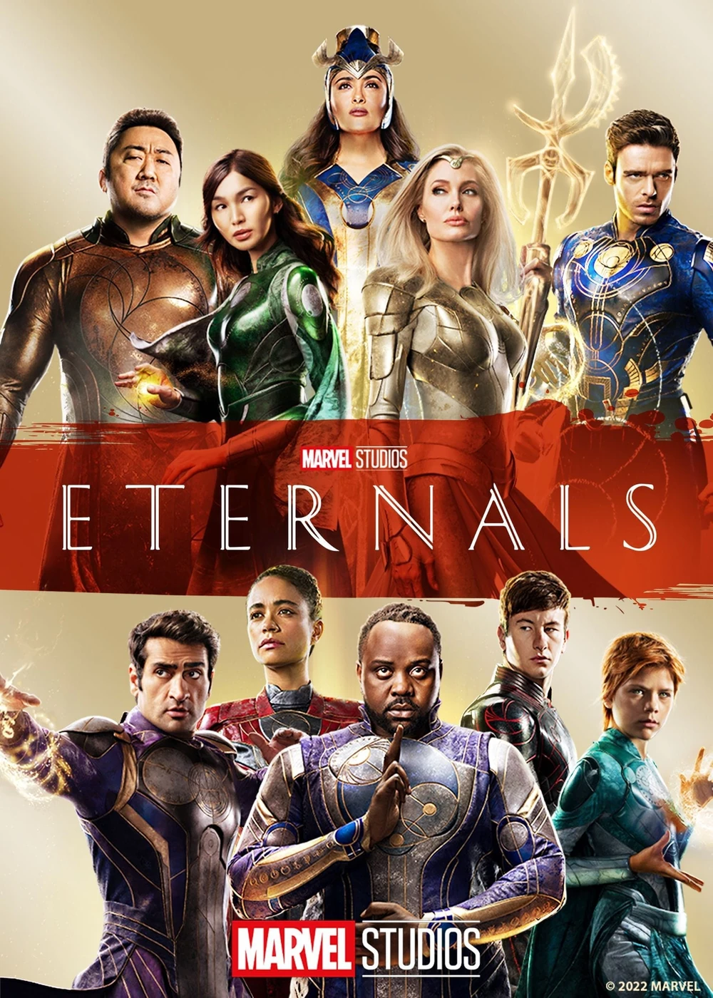 Cartel de Eternals: los protagonistas con sus trajes, repartidos por encima y por debajo de una franja roja con el título
