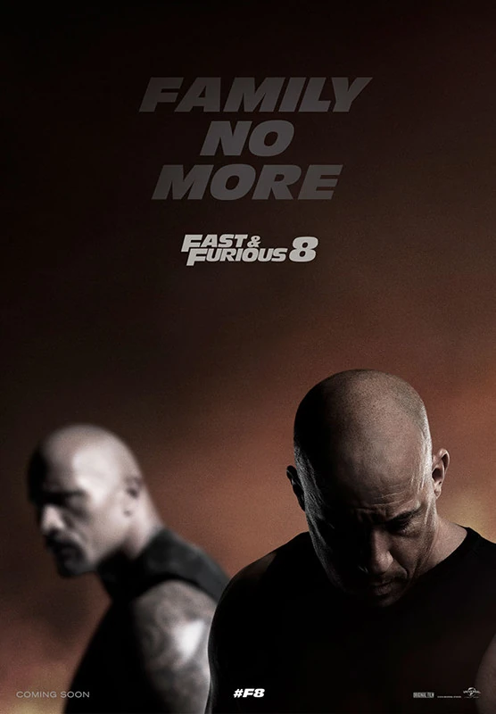 Cartel de avance de Fast & Furious 8: Vin Diesel, cabizbajo, en primer plano y Dwayne Johnson desenfocado detrás, bajo el lema «Family no more»