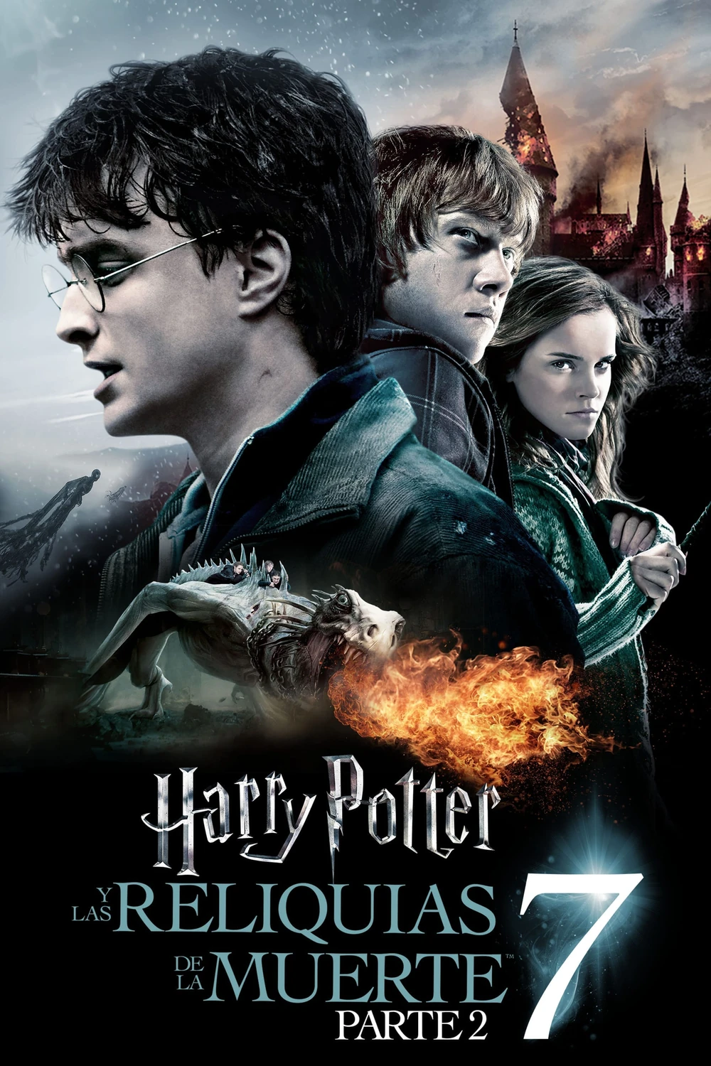 Cartel español de Harry Potter y las Reliquias de la Muerte - Parte 2: Harry de perfil en primer plano, con Ron y Hermione detrás, un castillo con torres humeantes al fondo y un dragón escupiendo fuego, sobre el título con un gran 7 y la leyenda «Parte 2»