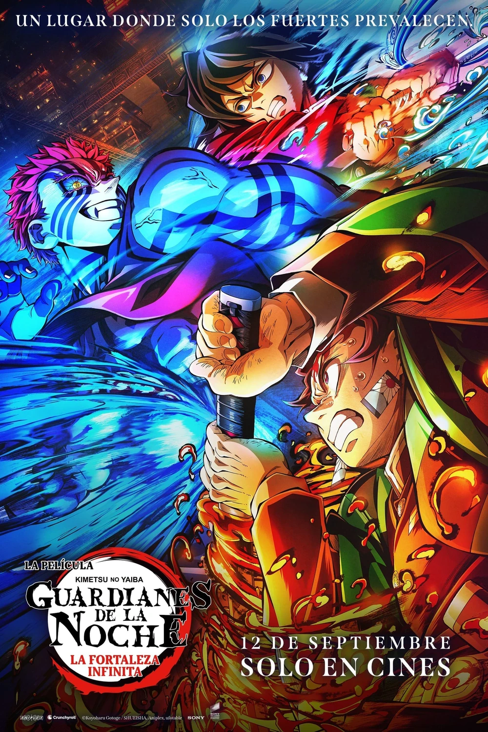 Cartel español de Guardianes de la Noche: La Fortaleza Infinita, con Tanjiro empuñando su espada en primer plano y Giyu y Akaza enfrentados detrás, entre llamas y agua