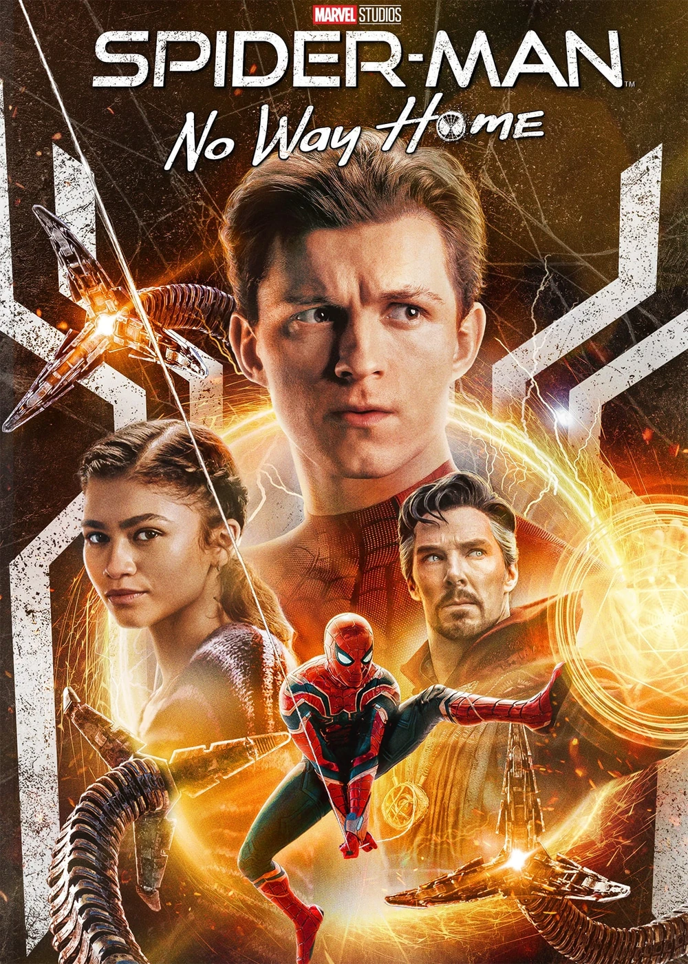 Cartel de Spider-Man: No Way Home: Tom Holland, Zendaya y Benedict Cumberbatch en primer plano, con Spider-Man saltando entre brazos mecánicos y destellos anaranjados