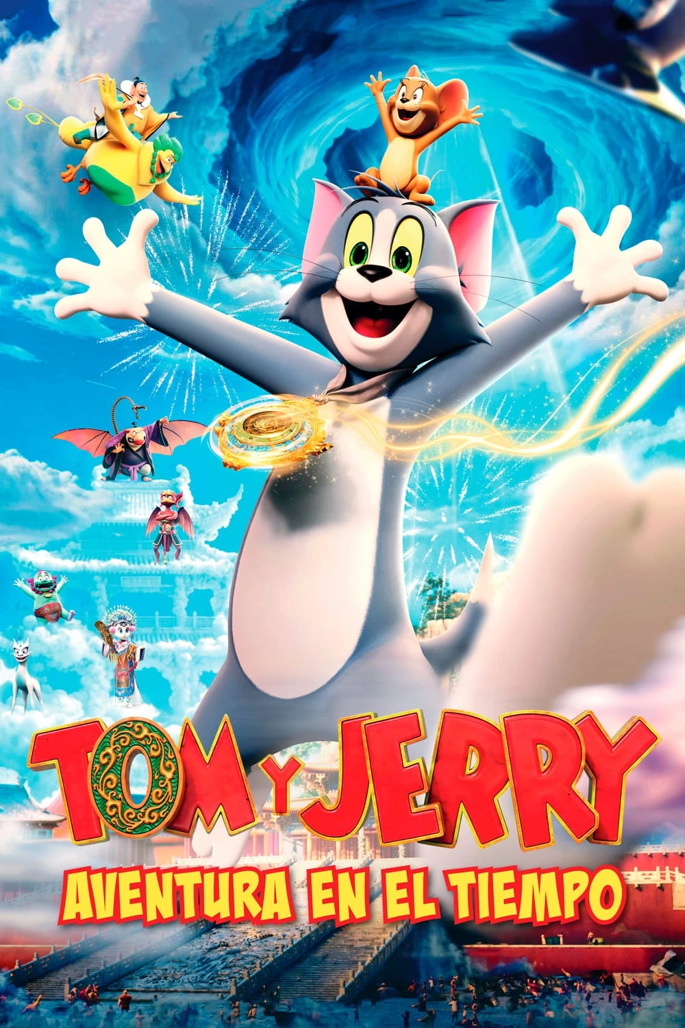 Cartel español de Tom y Jerry: Aventura en el tiempo: Tom abre los brazos con Jerry sobre la cabeza y un medallón dorado al cuello, ante un remolino de nubes y un palacio chino, con varias criaturas volando alrededor