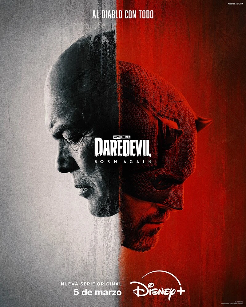 Cartel español de Daredevil: Born Again: el perfil de Wilson Fisk en gris y el de Daredevil con su máscara roja forman una sola cabeza partida en dos